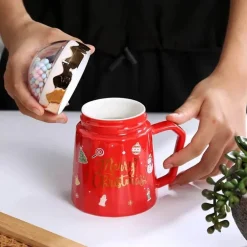 Festliche Weihnachtstasse mit Deckel und Löffel – Weihnachtskaffeetasse als Geschenk
