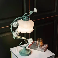 Florale Tischlampe - Elegante Wohnbeleuchtung