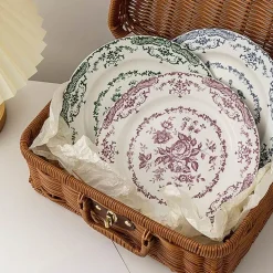 Geblümter Essteller - Keramikgeschirr mit Rosendruck