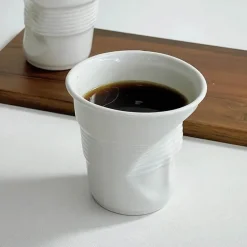 Gebogene Keramiktasse – kreatives, realistisches Design