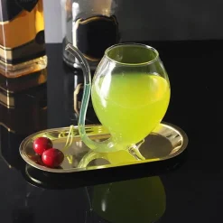 Gebogenes Cocktailglas – Elegantes, kunstinspiriertes Trinkgeschirr