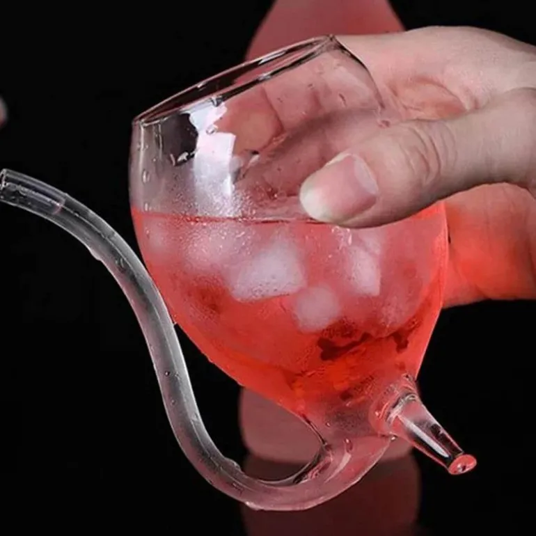 Gebogenes Cocktailglas – Elegantes, kunstinspiriertes Trinkgeschirr