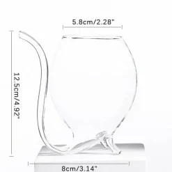 Gebogenes Cocktailglas – Elegantes, kunstinspiriertes Trinkgeschirr