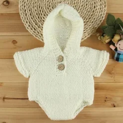 Gehäkelter Strampler für Neugeborene – Gestricktes Babykostüm-Outfit
