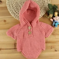 Gehäkelter Strampler für Neugeborene – Gestricktes Babykostüm-Outfit
