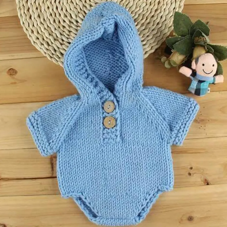 Gehäkelter Strampler für Neugeborene – Gestricktes Babykostüm-Outfit