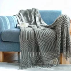 Gemütliche nordische Überwurfdecke – Quastenschal für Bettsofa