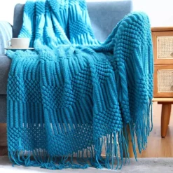 Gemütliche nordische Überwurfdecke – Quastenschal für Bettsofa