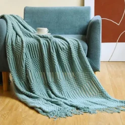 Gemütliche nordische Überwurfdecke – Quastenschal für Bettsofa