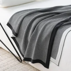 Gemütliche nordische Strickdecke – stilvoller Sofaüberwurf für die Heimdekoration