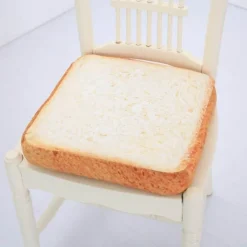 Gemütliches Katzenbett – warmes Haustierbett in Brotform