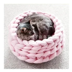 Gemütliches Strick-Haustierbett – Handgefertigter Komfort für Katzen und Hunde