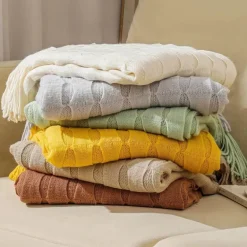 Geometrische Strickdecke - Gemütliche Wohndekoration