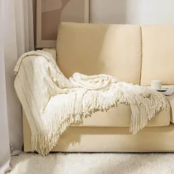 Geometrische Strickdecke - Gemütliche Wohndekoration