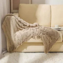 Geometrische Strickdecke - Gemütliche Wohndekoration