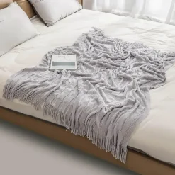 Geometrische Strickdecke - Gemütliche Wohndekoration