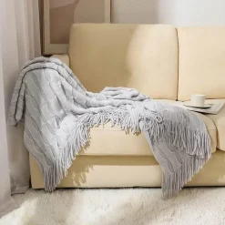 Geometrische Strickdecke - Gemütliche Wohndekoration