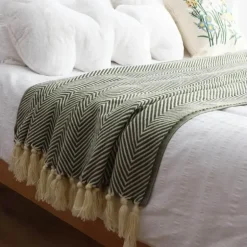 Geometrische Strickdecke – weiches, gemütliches Dekor