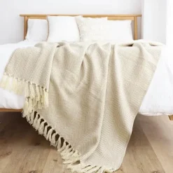 Geometrische Strickdecke – weiches, gemütliches Dekor