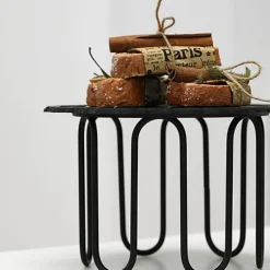 Geometrischer Tortenständer – Kreative Dessertpräsentation