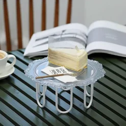 Geometrischer Tortenständer – Kreative Dessertpräsentation