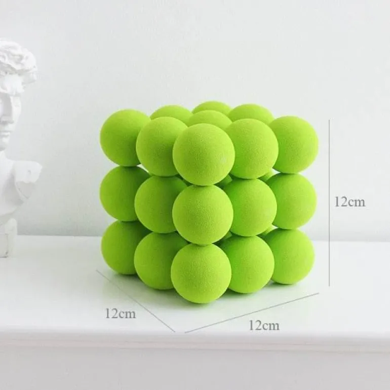 Geometrisches Kugeldekor – Minimalistischer Akzent für Ihr Zuhause