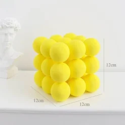 Geometrisches Kugeldekor – Minimalistischer Akzent für Ihr Zuhause