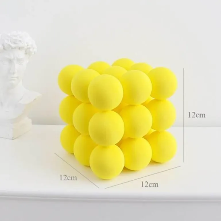 Geometrisches Kugeldekor – Minimalistischer Akzent für Ihr Zuhause
