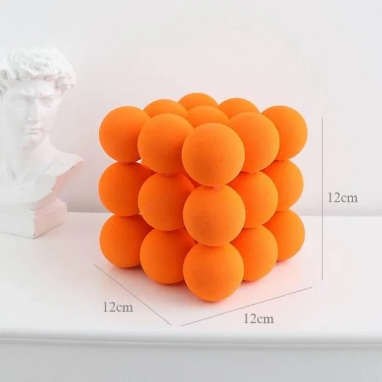 Geometrisches Kugeldekor – Minimalistischer Akzent für Ihr Zuhause