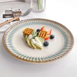 Geprägter Keramikteller – vertikales Maserungsdesign