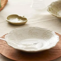 Geprägter Suppenteller aus Keramik – Essgeschirr im französischen Stil