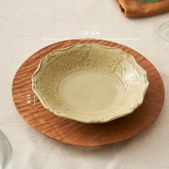 Geprägter Suppenteller aus Keramik – Essgeschirr im französischen Stil