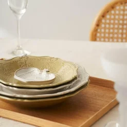 Geprägter Suppenteller aus Keramik – Essgeschirr im französischen Stil