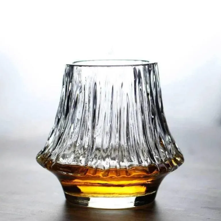 Geripptes Trinkglas – Elegantes Akashi-Trinkgeschirr