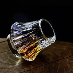 Geripptes Trinkglas – Elegantes Akashi-Trinkgeschirr