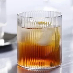 Geripptes Whiskyglas mit Holzhülle – 300 ml, hitzebeständige Kaffeetasse