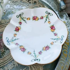 Geschirrset aus Knochenporzellan – Ribbon Rose Kaffeetasse, Untertasse, Reisschüssel