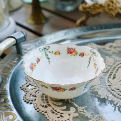 Geschirrset aus Knochenporzellan – Ribbon Rose Kaffeetasse, Untertasse, Reisschüssel