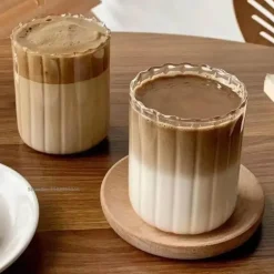 Gestreiftes Trinkgeschirr-Set – Kaffee-, Wein-, Wasser- und Milchgläser