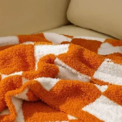 Gestrickte Schachbrettdecke – Gemütlicher Überwurf für die Heimdekoration