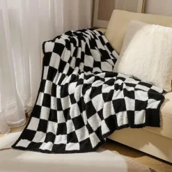 Gestrickte Schachbrettdecke – Gemütlicher Überwurf für die Heimdekoration