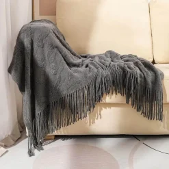 Gestrickte Sofadecke – gemütlicher, einfarbiger Überwurf für Zuhause und unterwegs