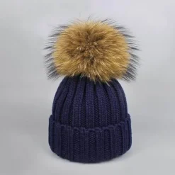 Gestricktes Pelzmütze- und Schal-Set – kuschelige Winteraccessoires