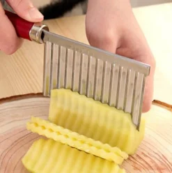 Gewellter Kartoffelschneider – Küchenwerkzeug aus Edelstahl