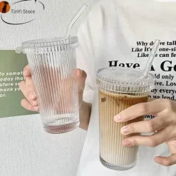 Glasbecher mit japanischem Streifenmuster und Strohhalm – ideal für Kaffee, Tee und Geschenke