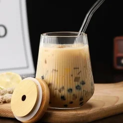 Glasbecher-Set mit Deckel und Strohhalm – vielseitiges Trinkgeschirr für Tee, Kaffee, Saft und Milch