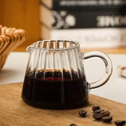 Glasbecher-Set mit vertikalen Streifen – Tassen für Kaffee, Tee, Saft und Milch