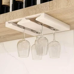 Glas-Organizer unter dem Schrank – Aufbewahrungslösung für die Küche