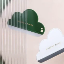 Glasschaber-Wischer in Wolkenform – Werkzeug zur Oberflächenreinigung