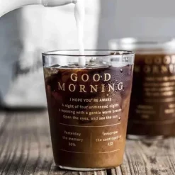 Glastasse mit goldener Beschriftung – ideal für Kaffee, Milch, Saft, Tee